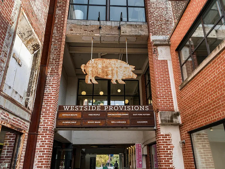 A vibrant courtyard gathering spot at Echo Street West, near Modera Westside Trail_perfect for relaxed hangouts surrounded by Atlanta's creative energy.
