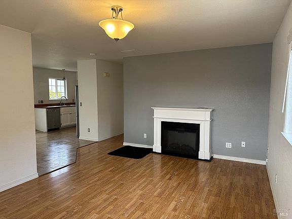 3rd image of 944 Stewart Street