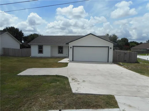 315 Carlos G Parker Blvd NW, Taylor, TX 76574