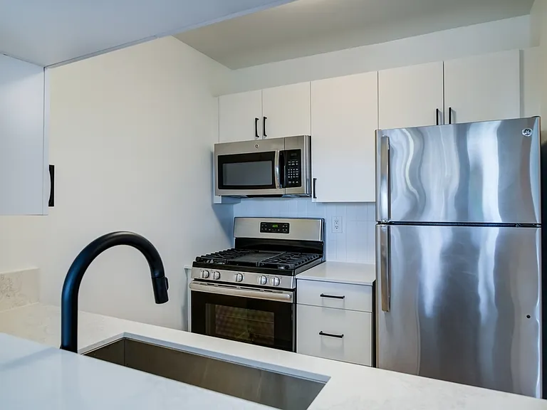 800 6th Ave #22C — Photo 3