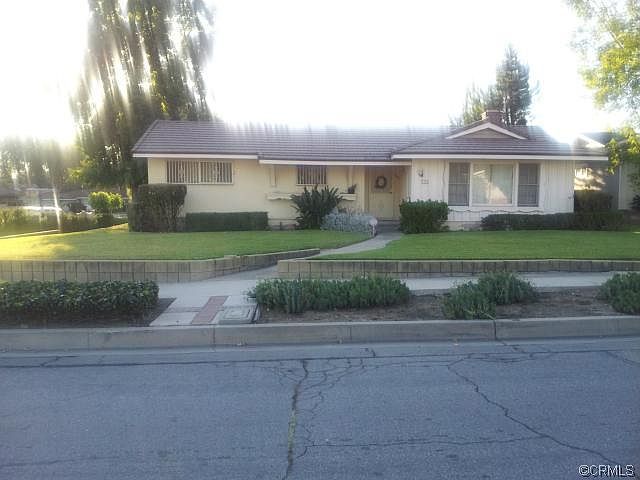 2nd image of 2431 Hemlock Way