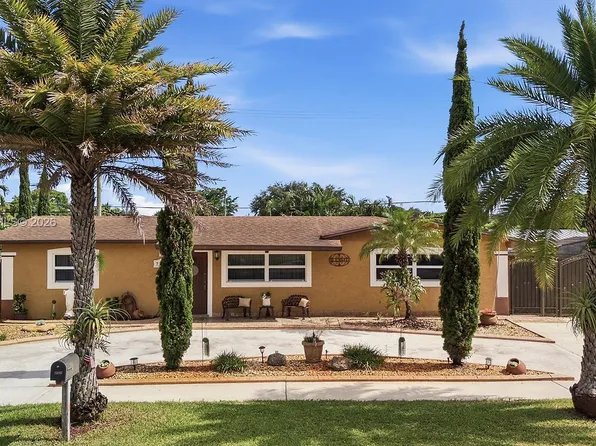 7858 NW 171st St, Hialeah, FL 33015
