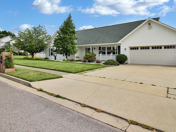 3rd image of 404 Hillbrook Dr