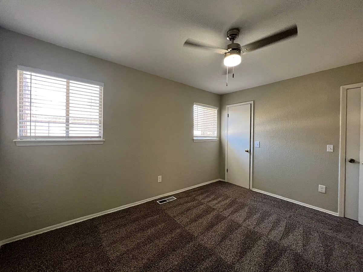 3 bed, 2.0 bath, 1705 sqft, $1,575 — Photo 4