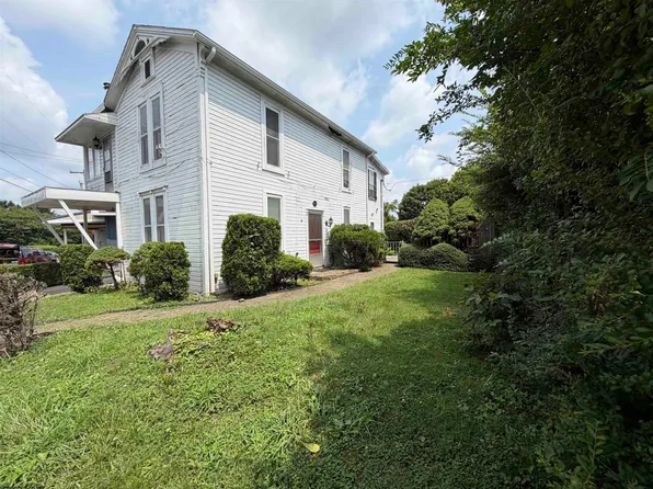 58 Smithfield St, Buckhannon, WV 26201