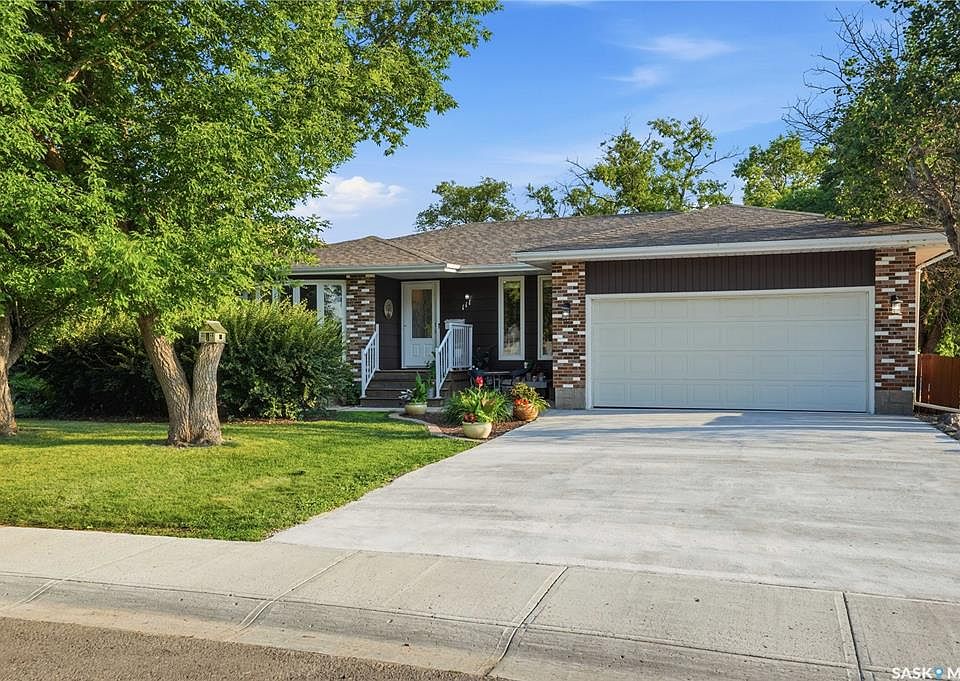 1st image of 111 Minot DRIVE