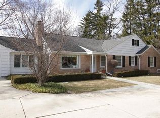 9521 N Lake Dr, Bayside, WI 53217