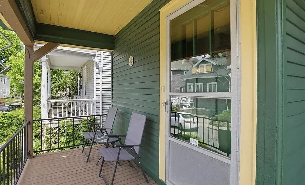 2 bed, 900 sqft, $1,600 — Photo 2