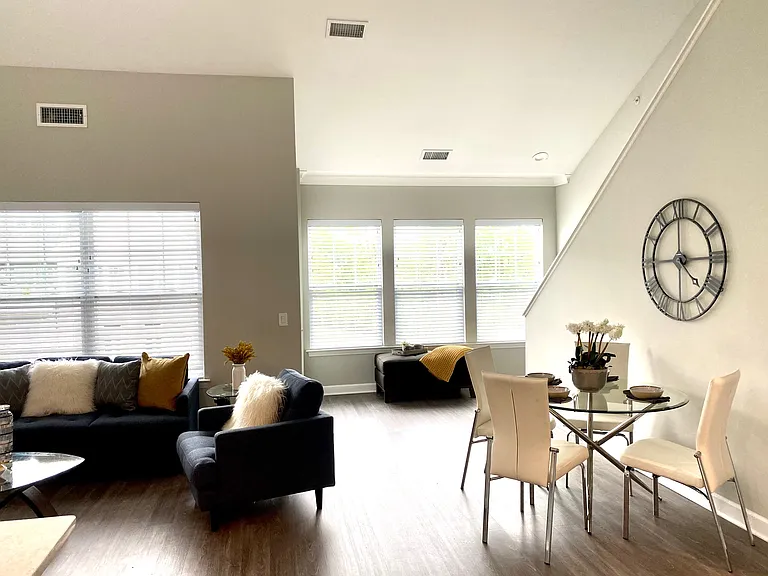 Fairfield Townhouses At Selden — Photo 15