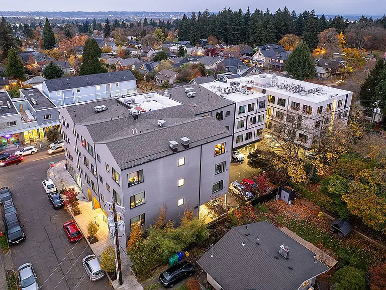 Lyra Apartments — Photo 20
