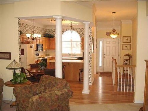 4th image of 1016 NE Woodbury Ln