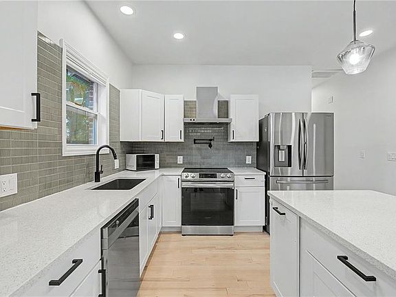 4th image of 827 Elbert St SW