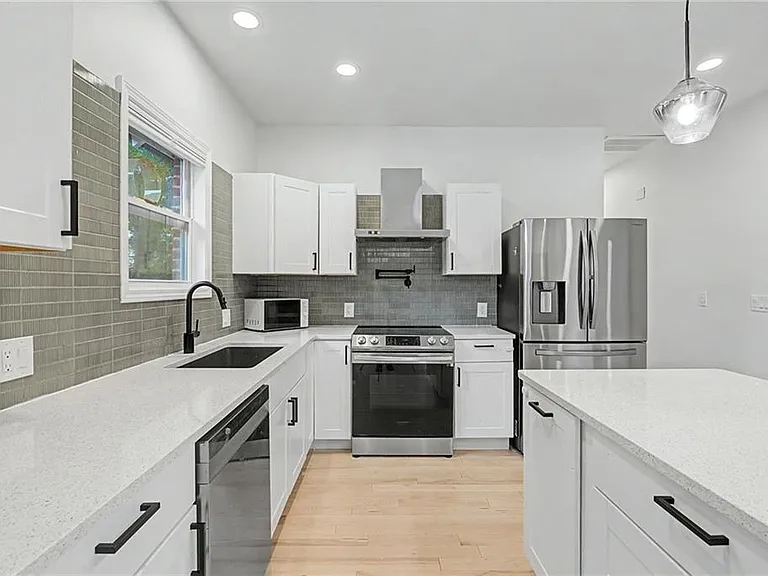827 Elbert St SW — Photo 5