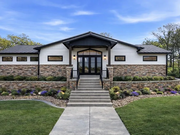 108 Pawnee Trl, Lake Kiowa, TX 76240