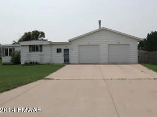 402 11th Ave W, West Fargo, ND 58078