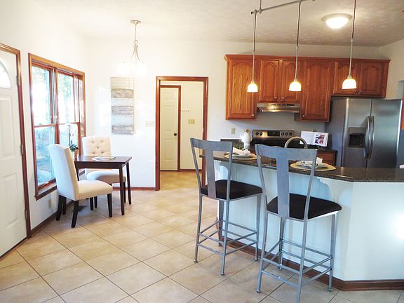 5th image of 22377 Deerpath Ct