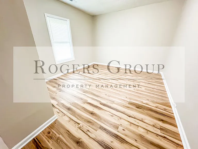615 Vaughan St — Photo 7