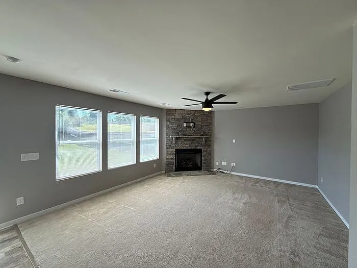 4 bed, 2.5 bath, 2506 sqft, $2,395 — Photo 4