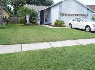 521 Sand Ridge Dr, Valrico, FL 33594