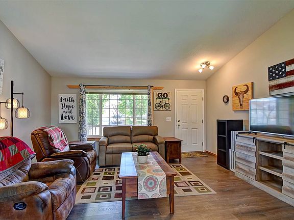 4th image of 1015 N Prentis St