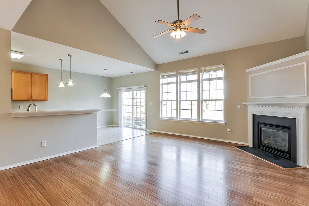 4 bed, 2.5 bath, 2150 sqft, $2,335 — Photo 3