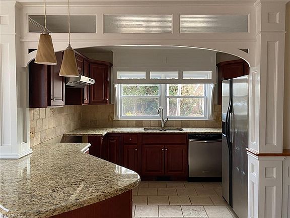 4th image of 208 W Parkway Ave #B