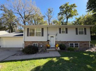 2464 Hempstead St, Dubuque, IA 52001