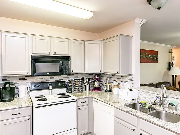 5th image of 7838 Calgary Dr