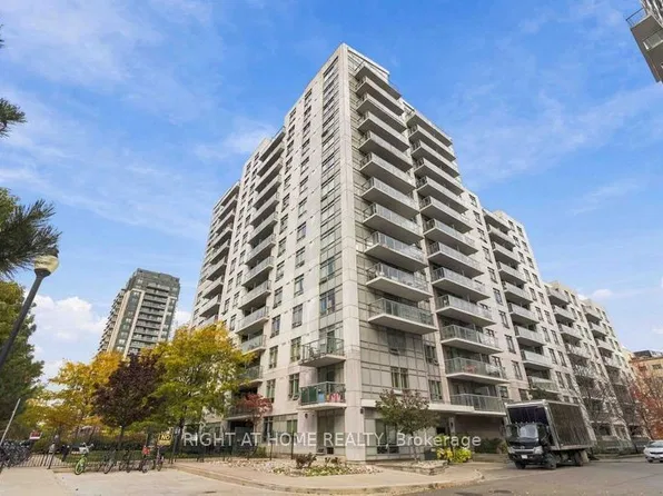 816 Lansdowne Ave #302, Toronto, ON M6H 4K6