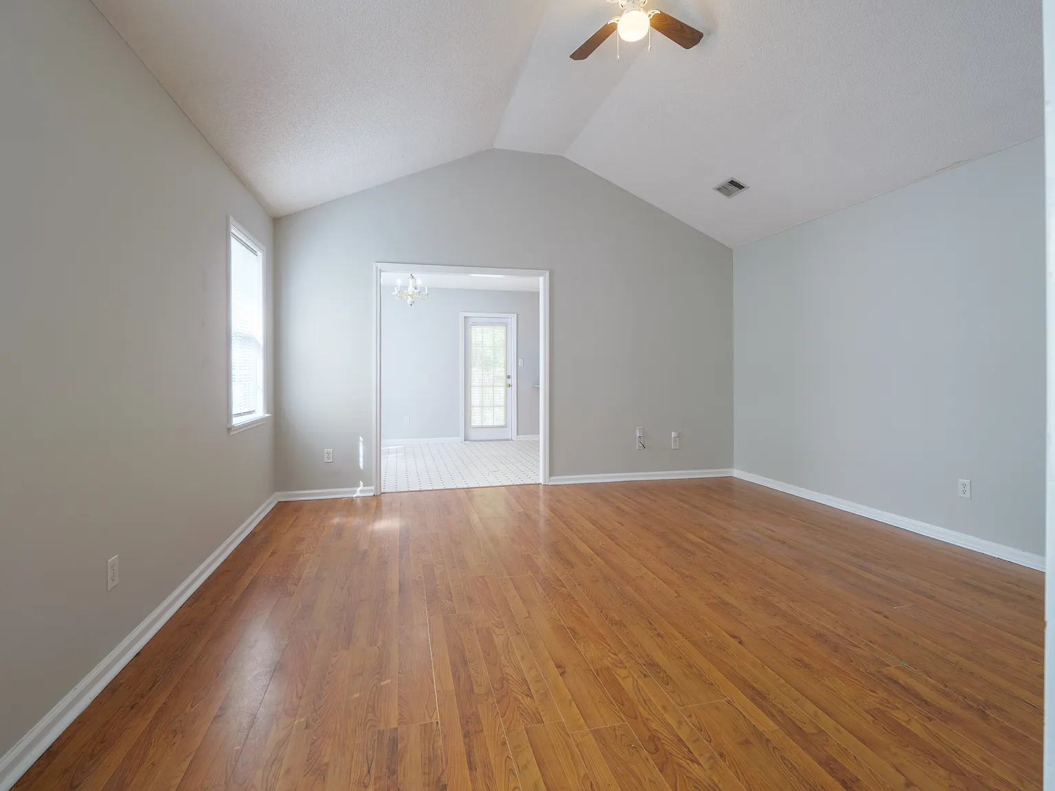 3 bed, 1179 sqft, $1,450 — Photo 4