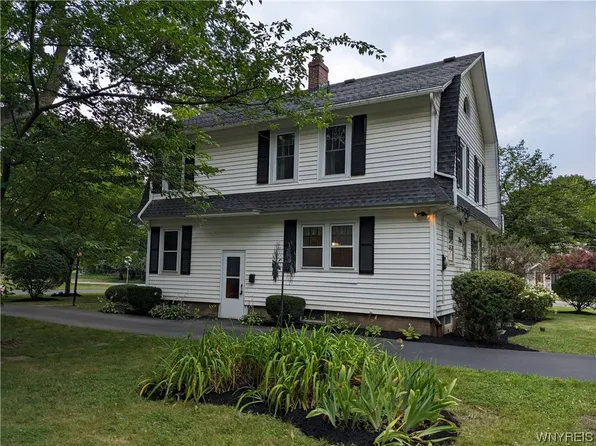 205 Oneida St, Lewiston, NY 14092