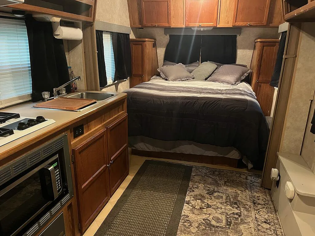 1 bed, 1.0 bath, 200 sqft, $650 — Photo 2