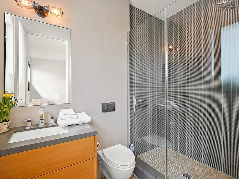 Each bedroom has its own en-suite, full bathroom