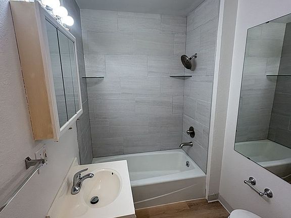 2nd image of 2831 W 28th St APT 39
