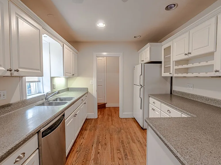 833 S Bond St — Photo 13