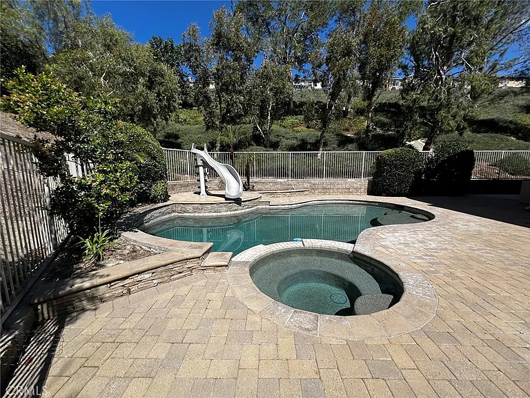 50 Lyon Rdg — Photo 28