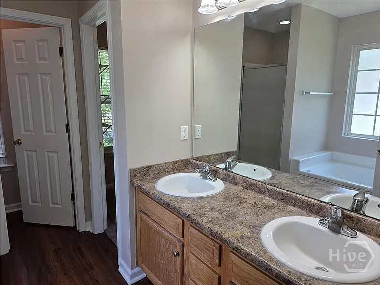 301 Aspen Dr — Photo 10