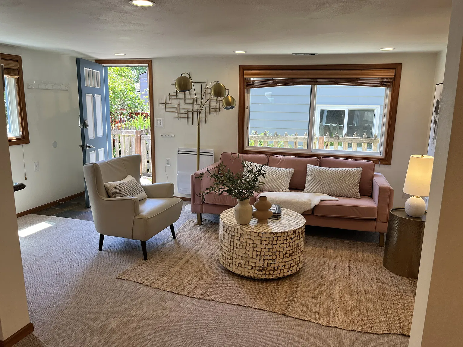2 bed, 875 sqft, $2,250 — Photo 3