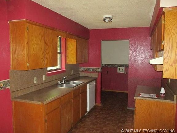 3rd image of 309 E Caddo Ave