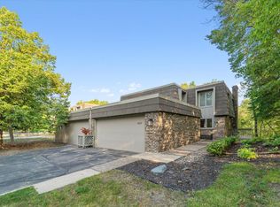 10237 Berkshire Rd, Bloomington, MN 55437