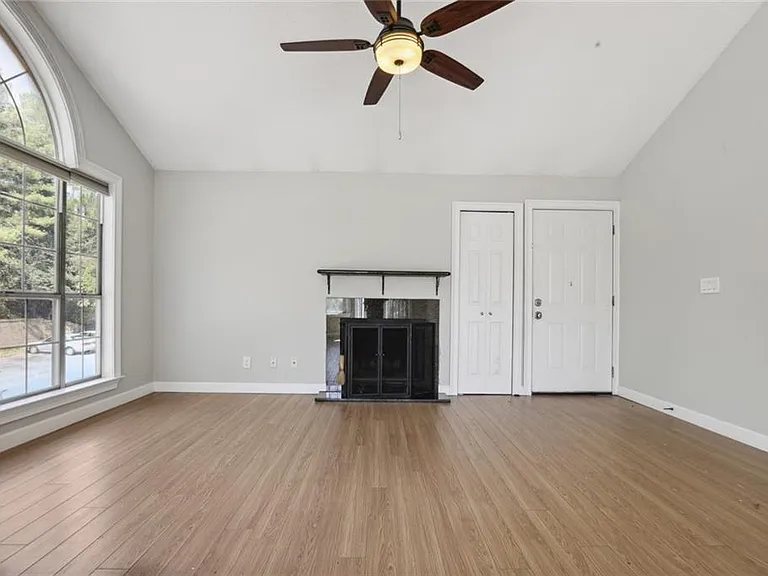 1007 Sandy Lane Dr — Photo 5