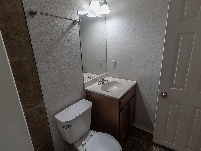 1015 W Ash St — Photo 35