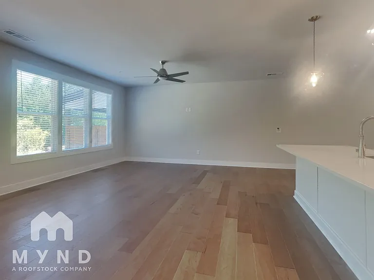 1273 Windmill Pkwy — Photo 4