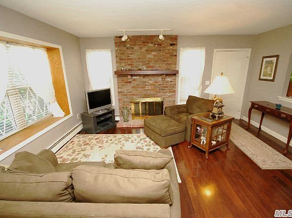 2nd image of 74 Greenmeadow Ct