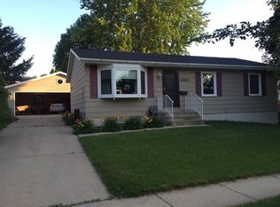 1880 49th St NW, Rochester, MN 55901