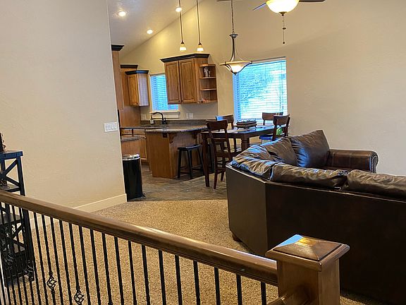 Upstairs living room 