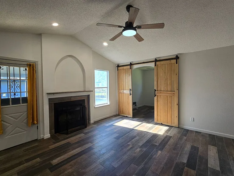 2408 Windmill Dr — Photo 7