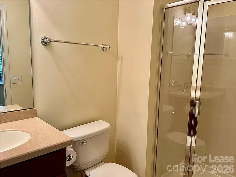 1104 Drayton Ct — Photo 18