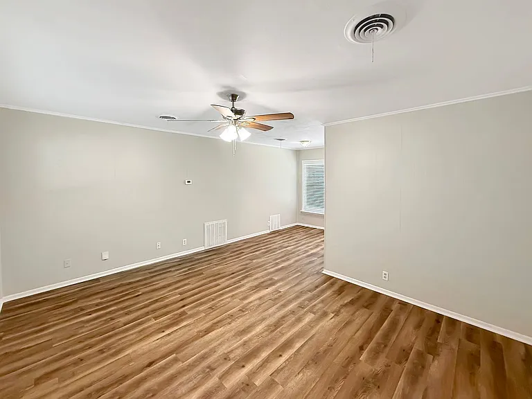 5017 Fairfax St — Photo 2