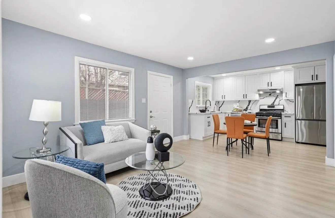2 bed, 900 sqft, $3,200 — Photo 2